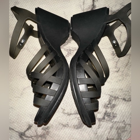Crocs Stylish Black Strappy Sandals W 10 summer vacation spring beach - Picture 5 of 9